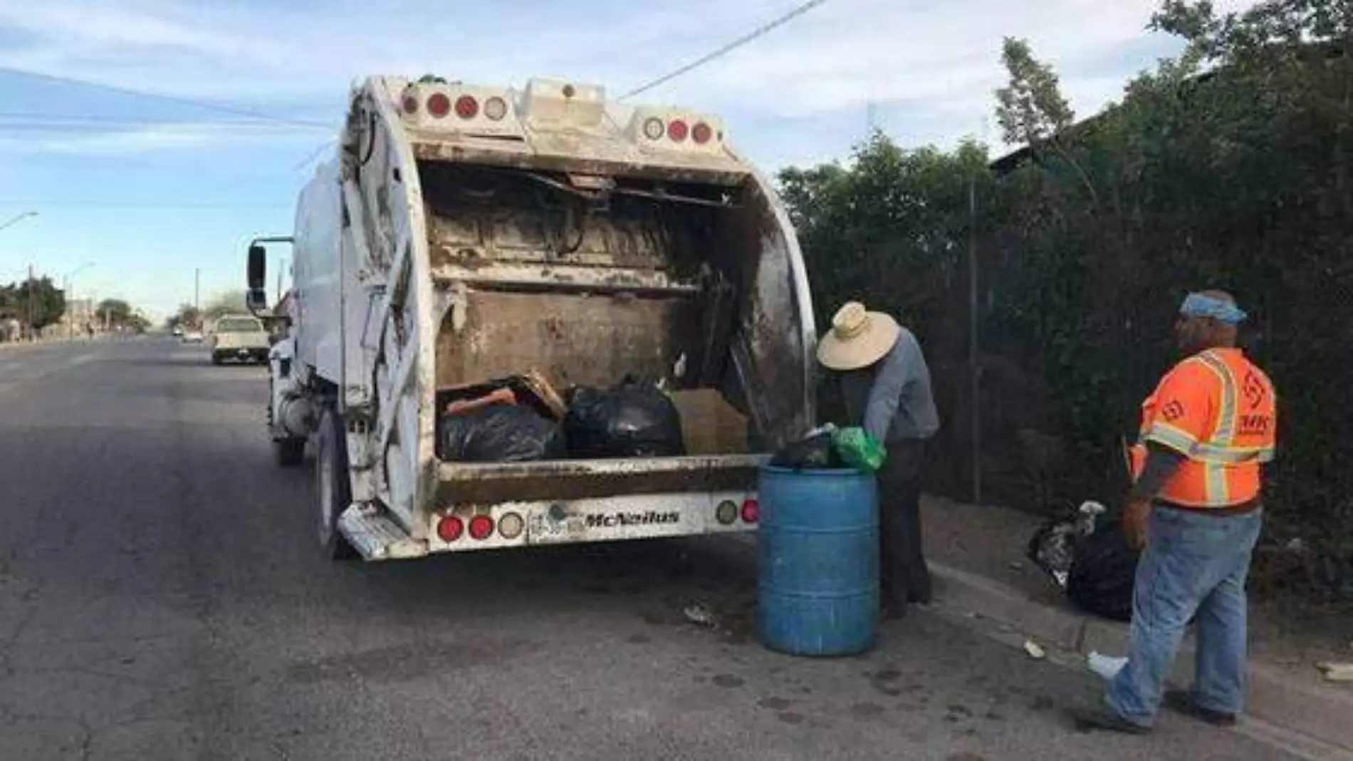 Al momento se informa que Obras Públicas Municipales se encuentra dando el servicio de recolección de basura de manera normal